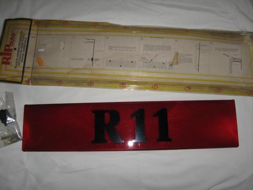 RENAULT 11 logo met bevestigings matriaal .NIEUW Nieuw in ve, Auto diversen, Tuning en Styling, Ophalen of Verzenden