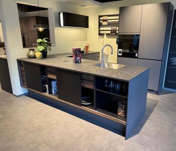 HOEK HOEKKEUKEN KVIK PRATO DARK GREY met X module beschikbaar voor biedingen