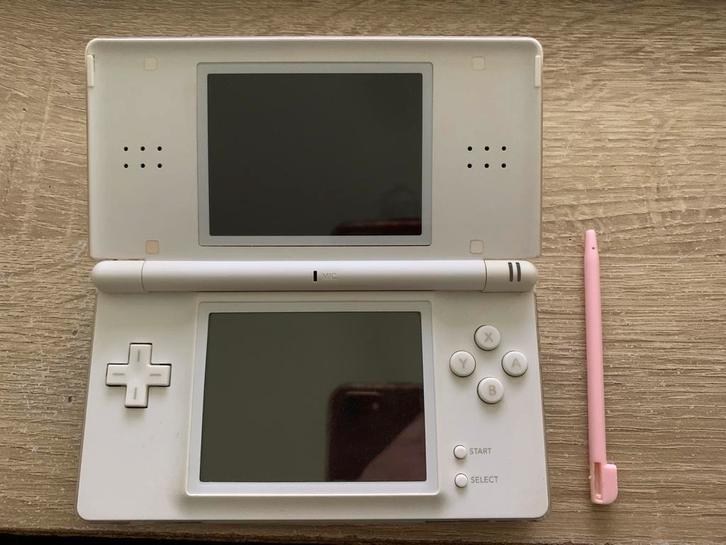 Nintendo DS lite + Games en Oplader, Spelcomputers en Games, Spelcomputers | Nintendo DS, Gebruikt, DS Lite, Wit, Met games, Ophalen of Verzenden