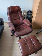 Oude leren relaxstoel met voetenbank, Huis en Inrichting, Fauteuils, Ophalen