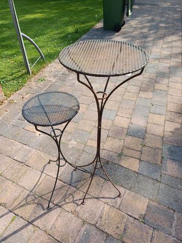 2 stalen tuintafels,ter decoratie (zie foto's) beschikbaar voor biedingen