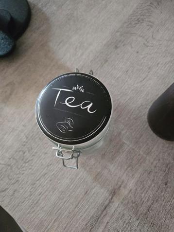 Glazen Theepot met Deksel beschikbaar voor biedingen