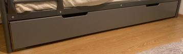 Bed lade te koop beschikbaar voor biedingen