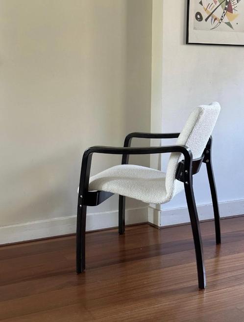 Vintage bouclé fauteuil, Huis en Inrichting, Fauteuils, Gebruikt, Hout, Stof, 50 tot 75 cm, Minder dan 75 cm, Ophalen