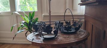 Drie mooie schalen, te gebruiken als plantenbak en/of mand beschikbaar voor biedingen