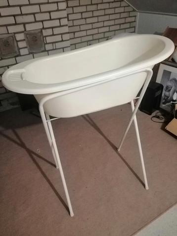 Babybadje met Standaard beschikbaar voor biedingen