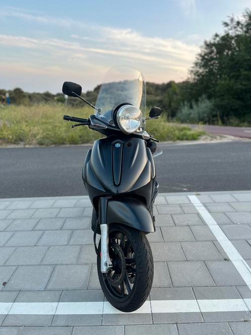 Piaggio Beverly 500 - 2006 - Akrapovič LOOP OF SLOOP, Motoren, Motoren | Piaggio, Particulier, Scooter, 12 t/m 35 kW, 1 cilinder