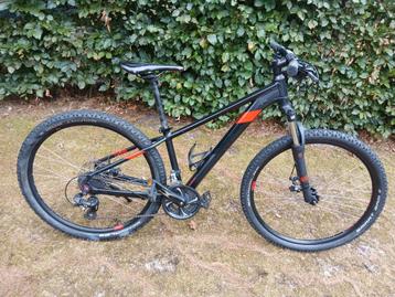 Zwarte Cube Mountainbike - Gebruikt beschikbaar voor biedingen