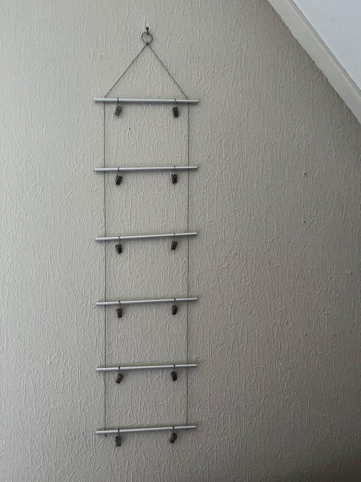 Metalen fotohanger met knijpertjes tip: Sint of kerst, Huis en Inrichting, Woonaccessoires | Lijsten, Gebruikt, Minder dan 50 cm