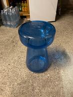 Blauwe glazen bijzettafel - Delfgauw, Huis en Inrichting, Stoelen, Ophalen, Gebruikt, Blauw, Overige materialen