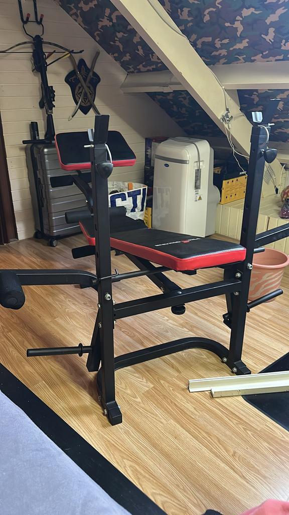 Halterbank met gewichten, Sport en Fitness, Fitnessapparatuur, Zo goed als nieuw, Krachtstation, Armen, Metaal, Ophalen