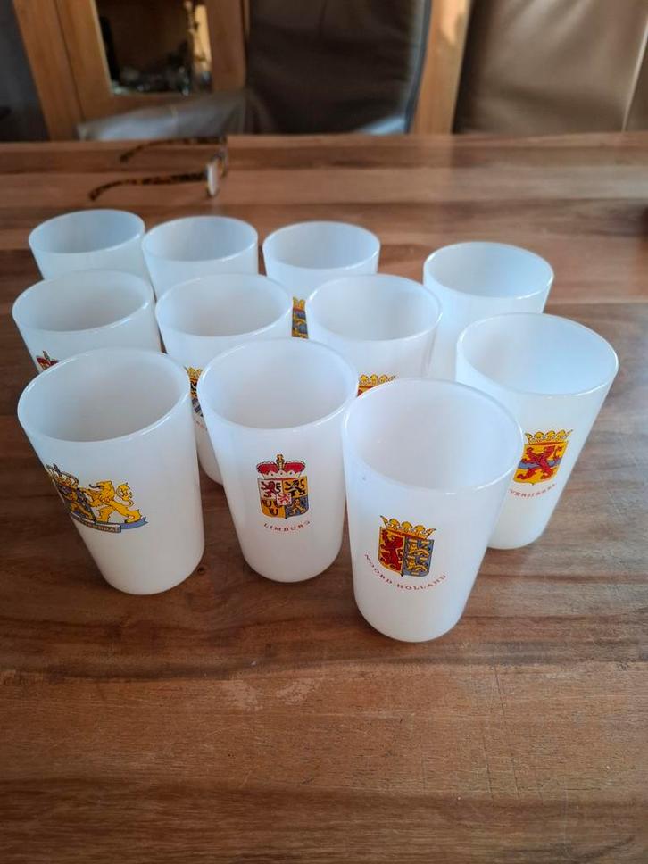 Vintage glazen met provinciewapens, Verzamelen, Glas en Borrelglaasjes, Gebruikt, Borrel- of Shotglas, Ophalen