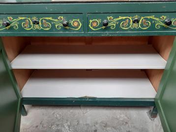 Folklore Groninger kast (groen met taferelen) beschikbaar voor biedingen