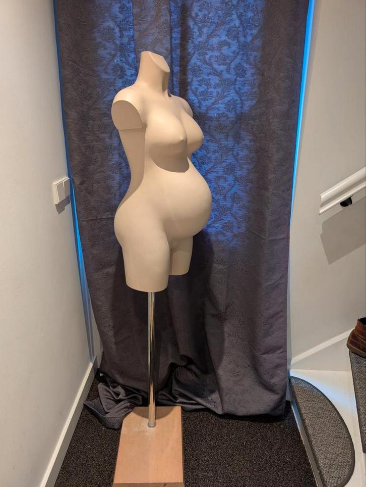 Paspop met zwangere buik, Kleding | Dames, Positiekleding, Gedragen, Maat 38/40 (M), Bruin, Ophalen