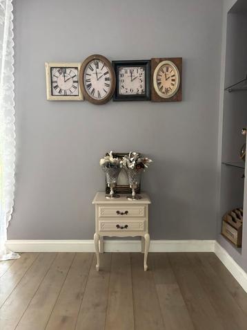 Queen Ann side table brocante landelijk beschikbaar voor biedingen