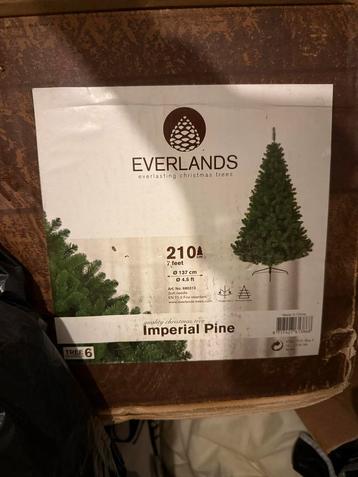 Kerstboom van 210 cm beschikbaar voor biedingen