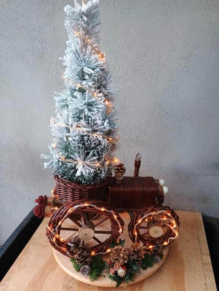 Te koop handgemaakte tractor met boompje en verlichting, Diversen, Kerst, Zo goed als nieuw, Ophalen of Verzenden