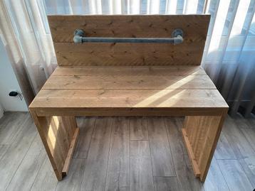 Bureau steigerhout beschikbaar voor biedingen