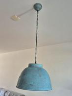 Hanglampen zijn van metaal en hebben een groen/blauwe kleur, Huis en Inrichting, Lampen | Vloerlampen, Ophalen, Zo goed als nieuw