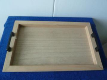 Houten dienblad beschikbaar voor biedingen