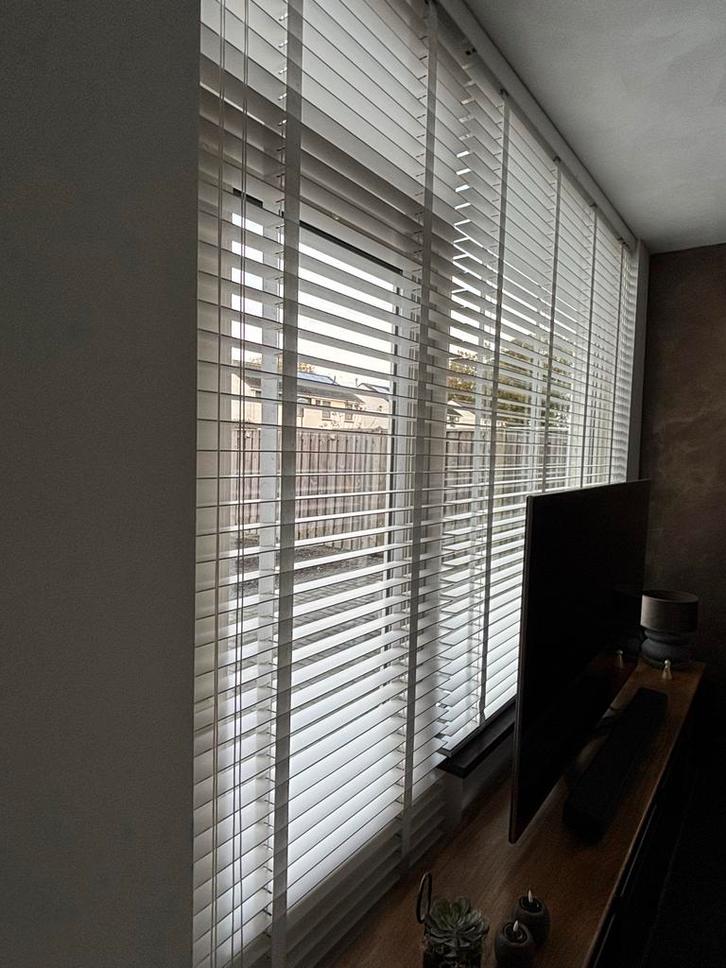 Mooie Houten Jaloezie wit 85 x 266, Huis en Inrichting, Stoffering | Gordijnen en Lamellen, Zo goed als nieuw, 200 cm of meer