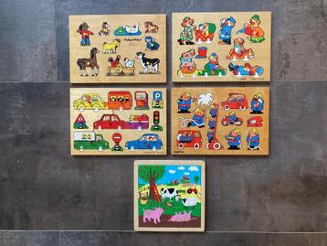 Houten knoppuzzels beschikbaar voor biedingen