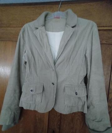 Ribcord damesblazer met leuke details. Beige mt 38 beschikbaar voor biedingen