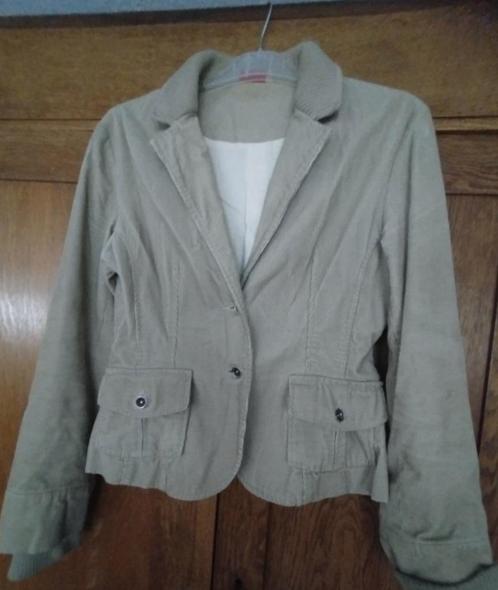 Ribcord damesblazer met leuke details. Beige mt 38, Kleding | Heren, Kostuums en Colberts, Gedragen, Overige maten, Beige, Ophalen of Verzenden