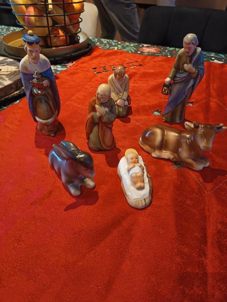 Kerst: Goebel Kerstgroep Beeldjes - Kerststal, Antiek en Kunst, Antiek | Religie, Ophalen of Verzenden