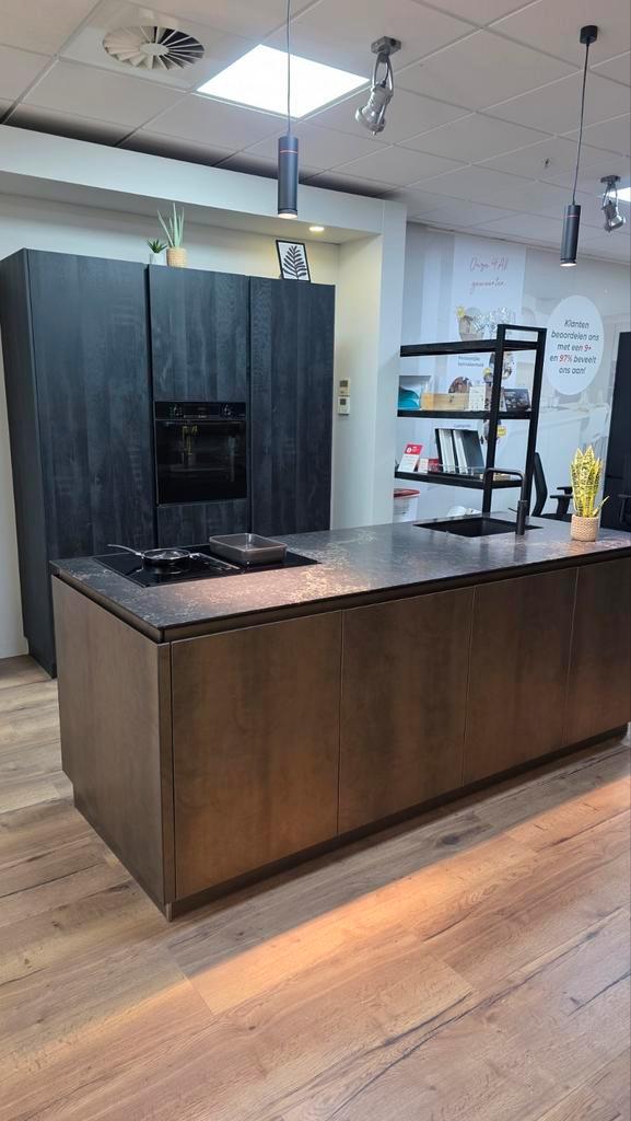 Nero chalet showroom keuken., Huis en Inrichting, Keuken | Complete keukens, Zo goed als nieuw, Overige typen, Bruin, Composiet