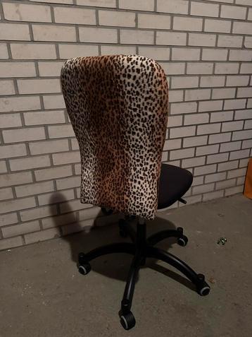 Bureaustoel met luipaardprint beschikbaar voor biedingen