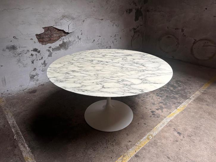 Design Eettafel Eero Saarinen voor Knoll Marmer Rond 137 cm, Huis en Inrichting, Tafels | Eettafels, Gebruikt, 100 tot 150 cm