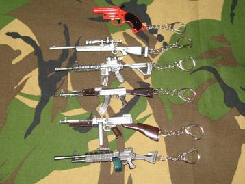 Sleutelhangers Geweer Pistool - Miniatuur Leger Soldaat Army beschikbaar voor biedingen