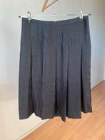 Turnover Plooirok Zwart Glimmend Maat 36, Zwart, Zo goed als nieuw, Knielengte, Maat 36 (S)