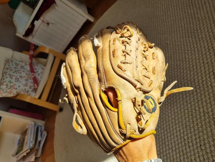 Vintage Wilson leren honkbalhandschoen glove links medium, Sport en Fitness, Honkbal en Softbal, Gebruikt, Handschoen, Honkbal