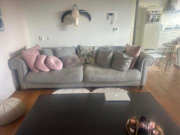 Gezellige 4-zitsbank – diep zitcomfort – in topstaat! beschikbaar voor biedingen