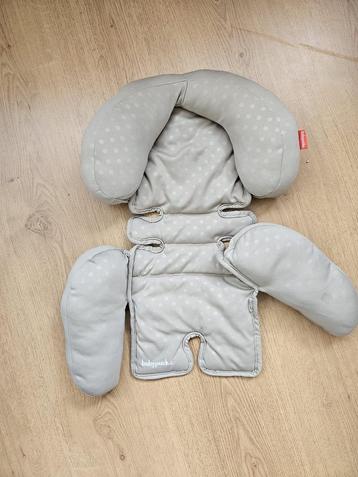Babykussen / verkleiner voor hoofd / nek / lichaam beschikbaar voor biedingen