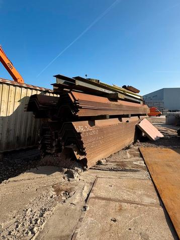Grote partij stalen damwanden (63 ton) beschikbaar voor biedingen