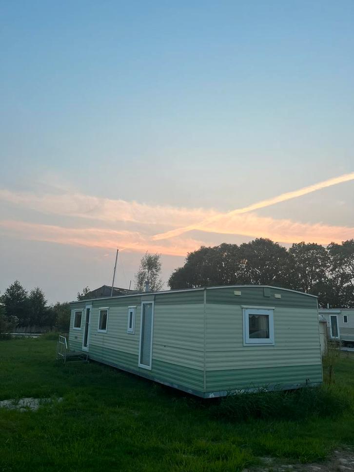 Prachtige grote stacaravan aan het water te koop, Caravans en Kamperen, Stacaravans, tot en met 2, Ophalen of Verzenden