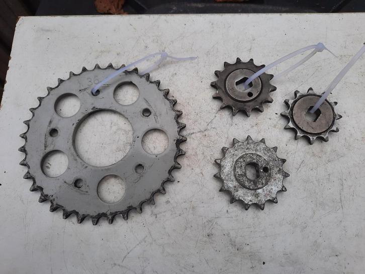 4 x kreidler tandwielen de dikke zo goed als nieuw, Fietsen en Brommers, Brommeronderdelen | Kreidler, Zo goed als nieuw, Overige typen
