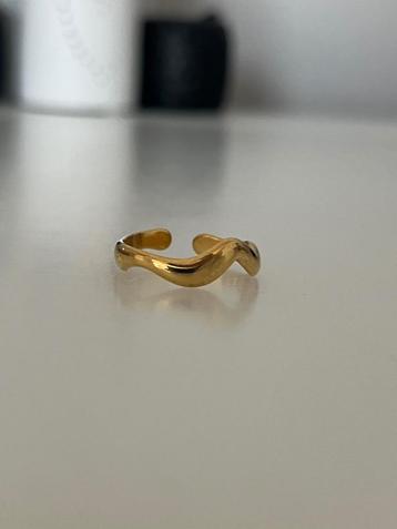 Gouden ring Beyond Boldies beschikbaar voor biedingen