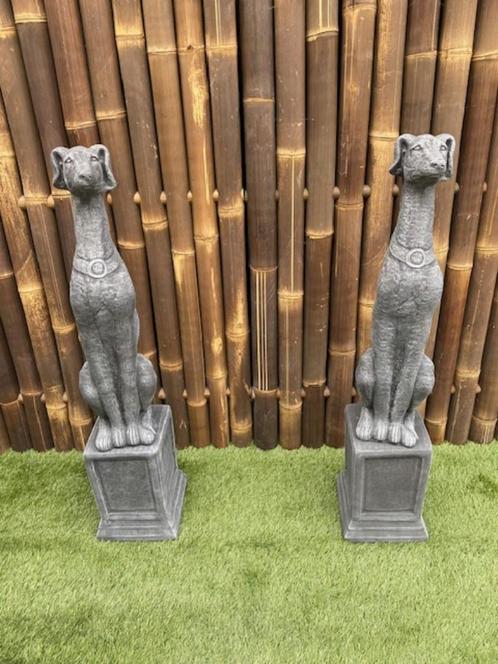 Set (2) Whippet honden met zuilen, Tuin en Terras, Tuinbeelden, Nieuw, Dierenbeeld, Beton, Ophalen