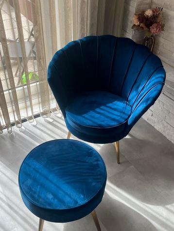 Blauwe Velvet Fauteuil met Voetenbank beschikbaar voor biedingen