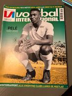 Voetbal International - Pele, Verzamelen, Sportartikelen en Voetbal, Ophalen of Verzenden, Zo goed als nieuw, Buitenlandse clubs