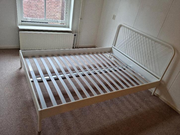 Stevig wit stalen bed, mét lattenbodem, Huis en Inrichting, Slaapkamer | Bedden, Gebruikt, Tweepersoons, 140 cm, 200 cm, Metaal