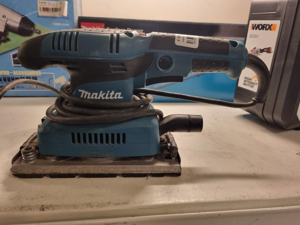 Makita Vlakschuurmachine BO3711, Doe-het-zelf en Verbouw, Ophalen of Verzenden, Gebruikt, Minder dan 600 watt, Vlakschuurmachine