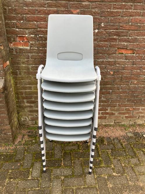 Stapelstoelen kantinestoelen lichtgrijze stapelbare stoelen, Huis en Inrichting, Stoelen, Nieuw, Vijf, Zes of meer stoelen, Kunststof