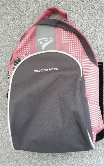 Mooie kleine, stevige grijs/roze rugzak van Rucanor beschikbaar voor biedingen