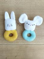 🐰 ZGAN | Twee gebreide Hema rammelaars konijn en muis, Ophalen of Verzenden, Zo goed als nieuw, Overige typen, Met geluid