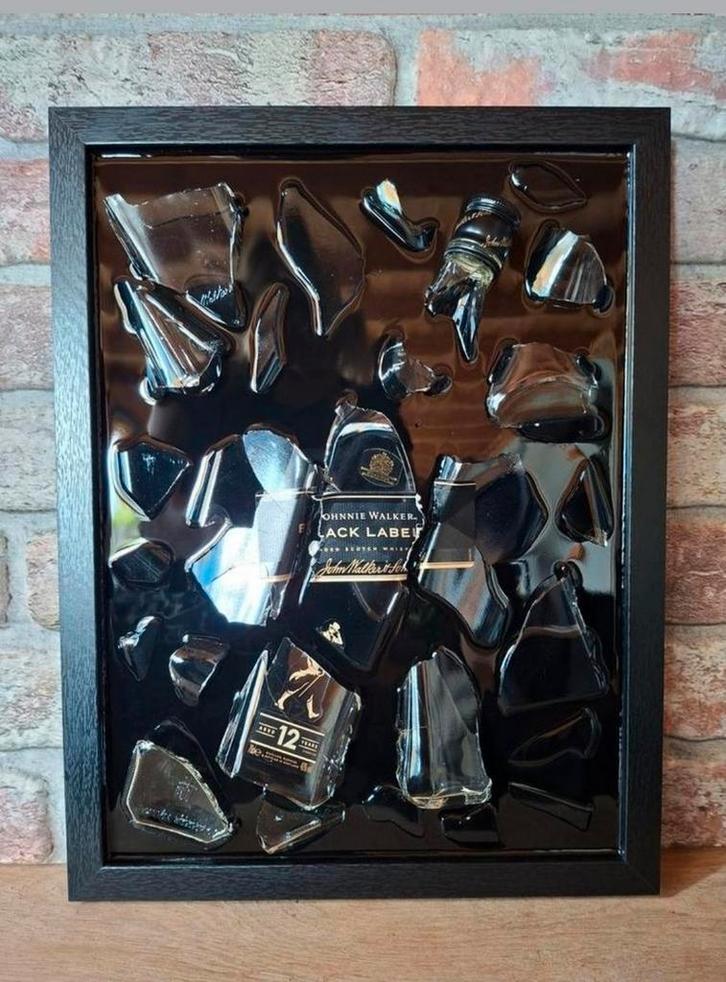 Johnnie Walker fles verwerkt in een lijst met Epoxy, Antiek en Kunst, Kunst | Schilderijen | Modern, Ophalen of Verzenden